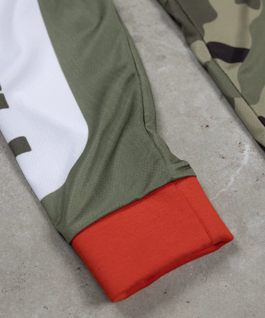 Maria-riding-jersey-jungle-cat-sleeve-ribbing