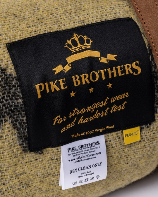 Pike Brothers 1969 Snoopy Blanket – close-up of Pike Brothers label with yellow Peanuts tag detail