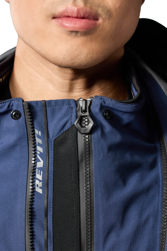 Close-up of REV’IT! Component 3 H2O Jacket, Front zip