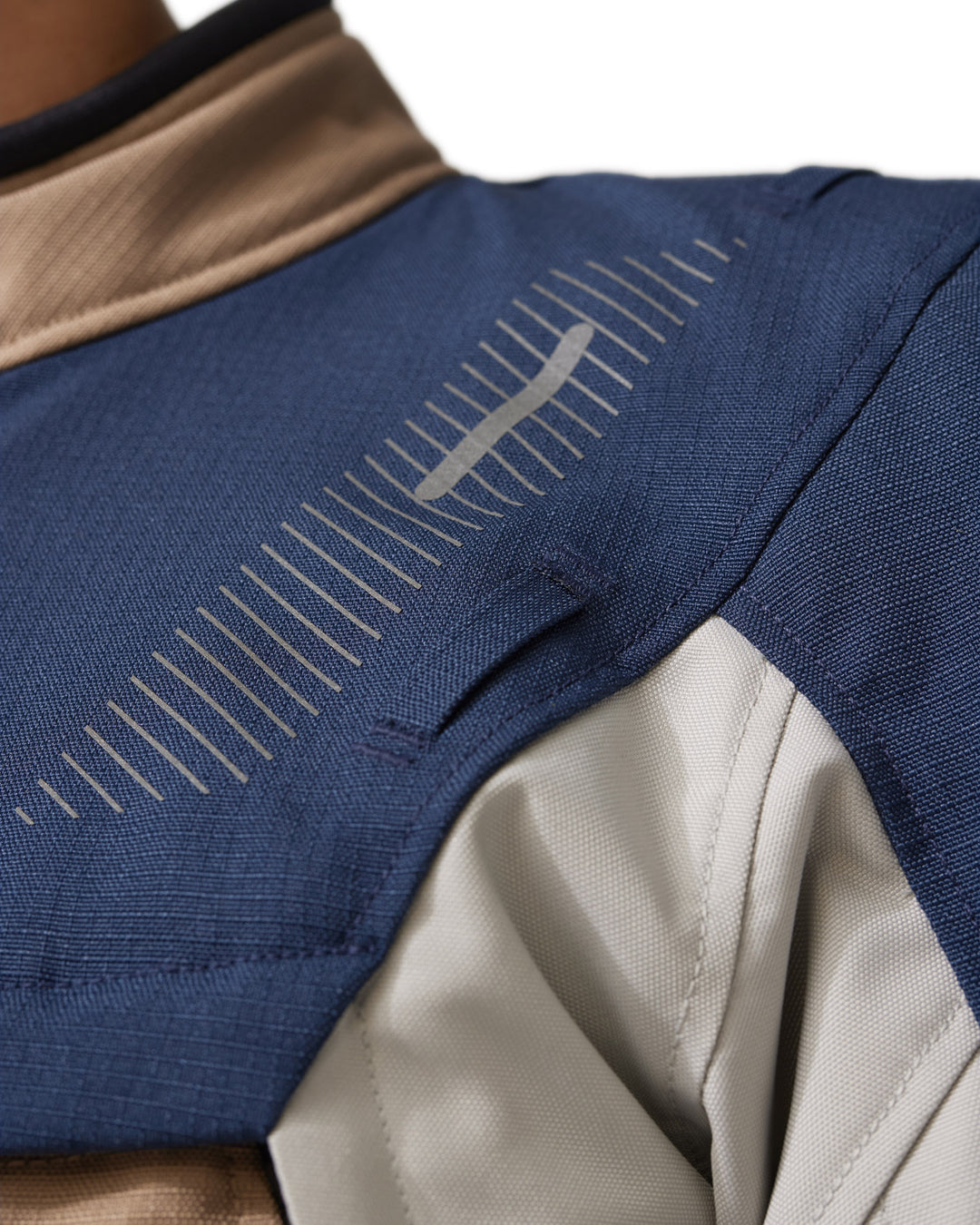 Close-up of reflectors on REV’IT! Sand 5 H2O Jacket, Sand-Blue
