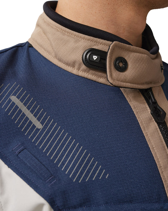 Close-up of collar on REV’IT! Sand 5 H2O Jacket, Sand-Blue
