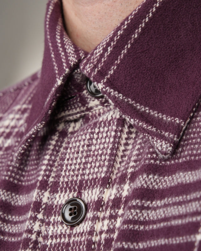 Pike Brothers 1937 Roamer Shirt Livingston Bordeaux – close-up of collar and top button
