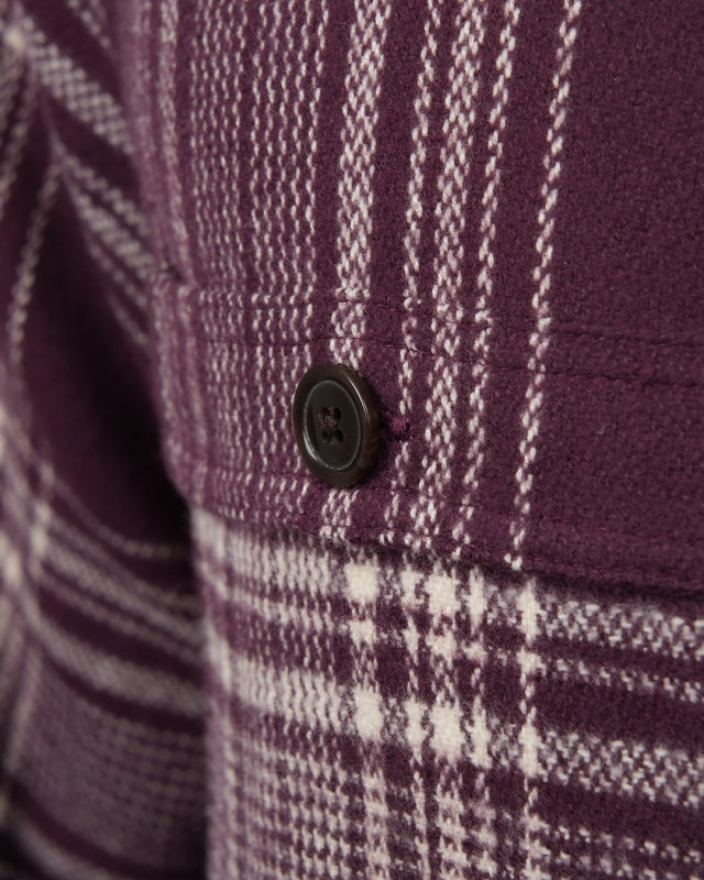 Pike Brothers 1937 Roamer Shirt Livingston Bordeaux – close-up of chest pocket and button