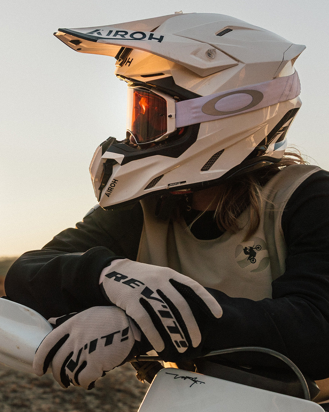 Model wearing REV’IT! Escondido Gloves, Sand