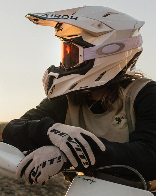 Model wearing REV’IT! Escondido Gloves, Sand
