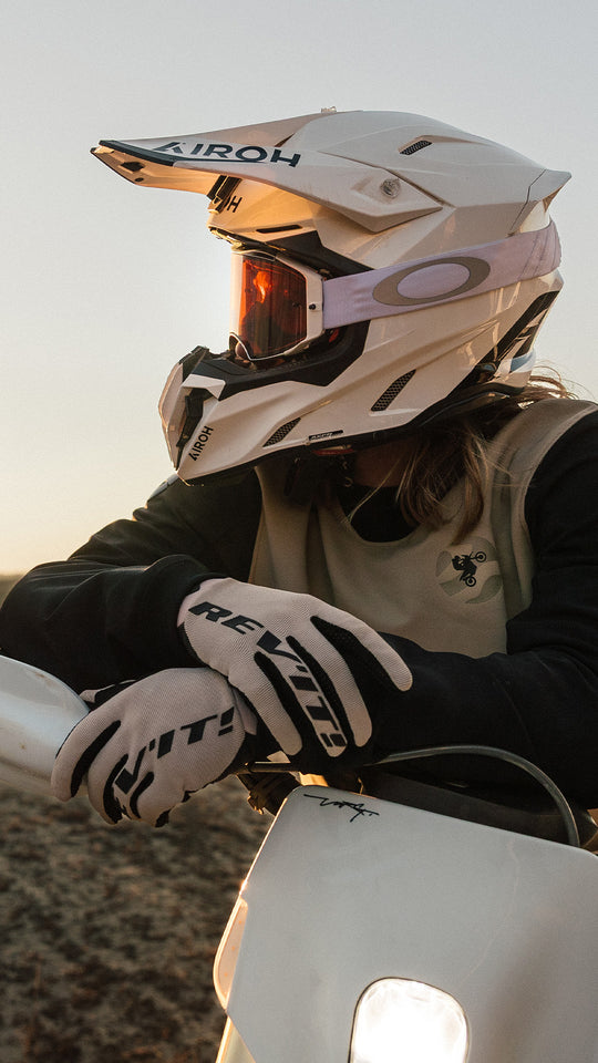 Model wearing REV’IT! Escondido Gloves, Sand, top view