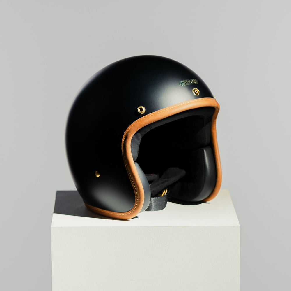Front right view of Hedon Hedonist Helmet - Stable Black 