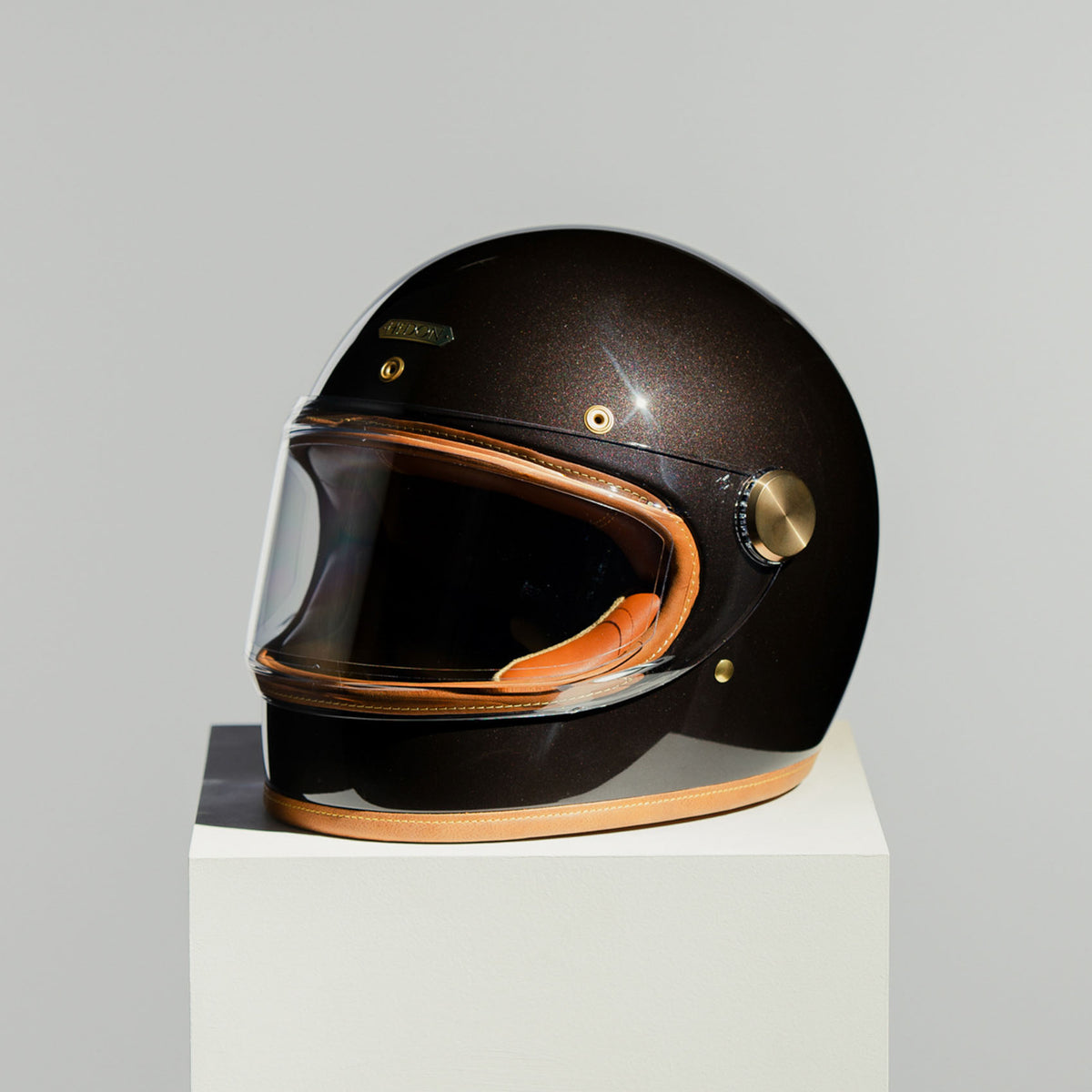 Front left view of Hedon Heroine Racer 2.0 Helmet - Macadamia with clear visor closed