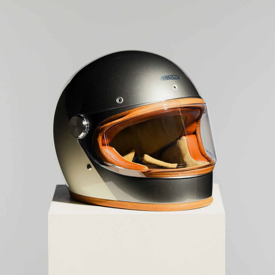 Front right side view of the Hedon Heroine Racer 2.0 Helmet – Camelot with the clear visor closed