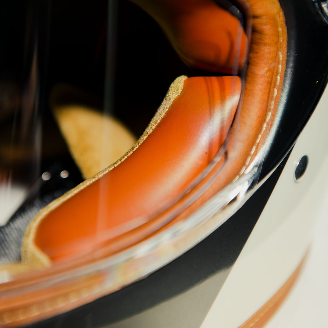Close-up of the interior lining on the Hedon Heroine Racer 2.0 Helmet – Camelot with clear visor closed