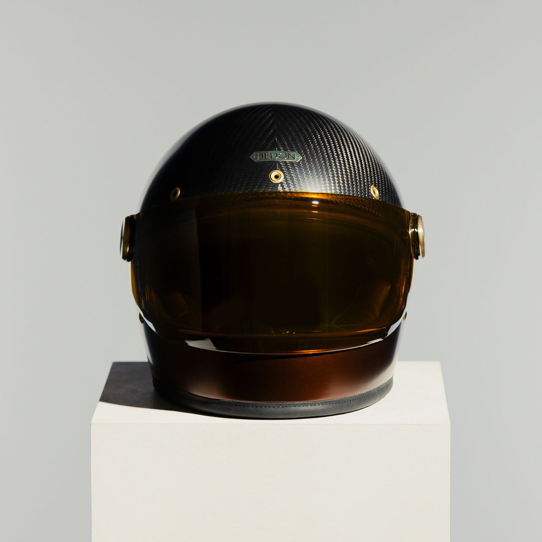 Front view of the Hedon Heroine Racer 2.0 Helmet – Eemes with the tinted visor closed