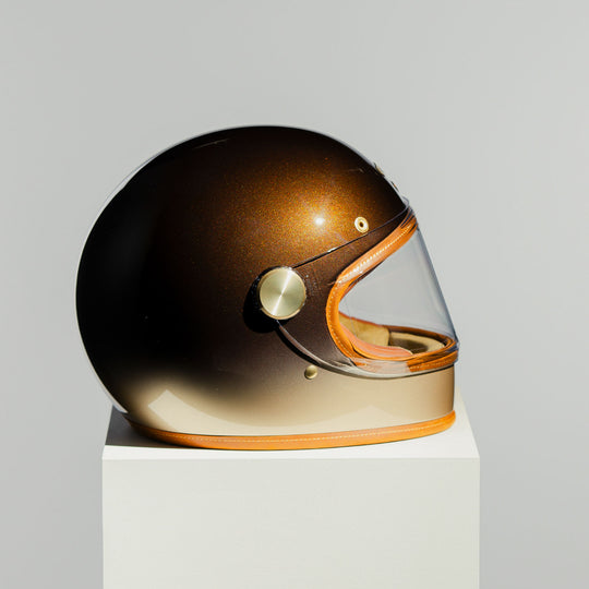 Right side of Hedon Racer Helmet - Polvo with clear visior closed
