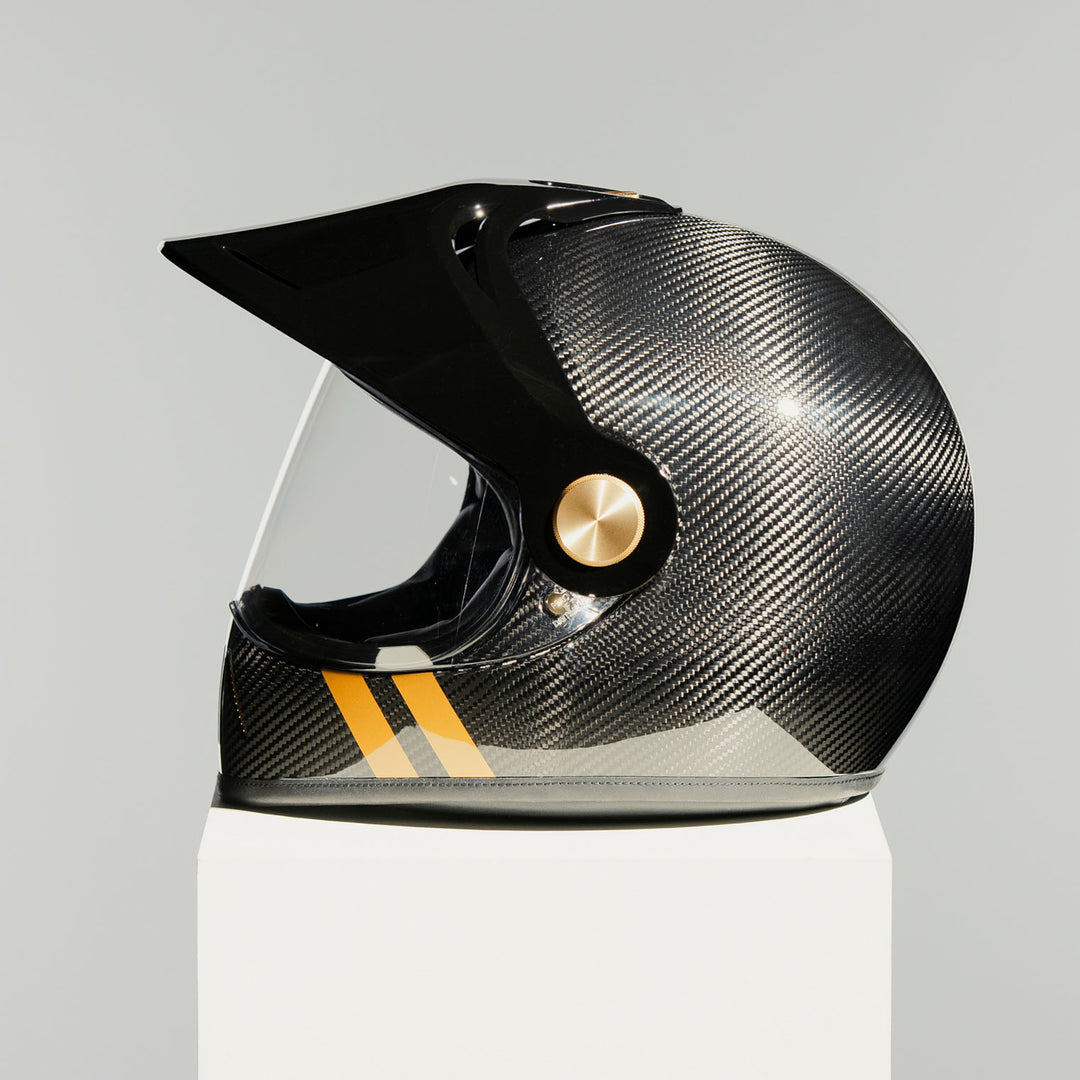 Left side view of the Hedon Psilo Explorer Helmet – Commander with the visor closed