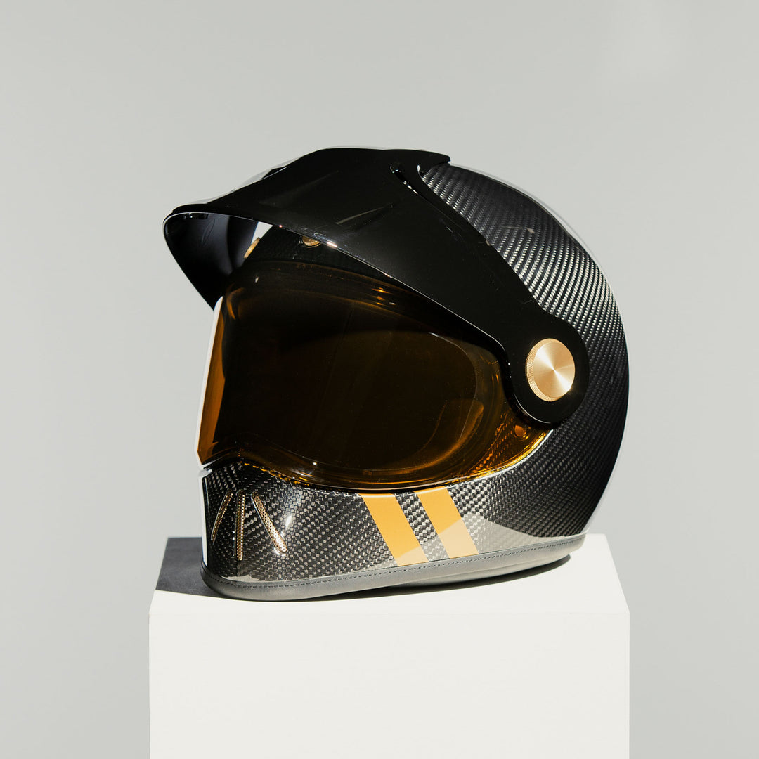 Front left side view of the Hedon Psilo Explorer Helmet – Commander with the tinted visor closed