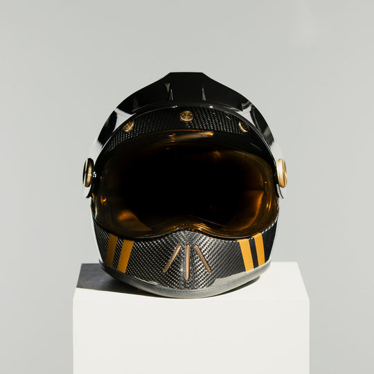 Front view of the Hedon Psilo Explorer Helmet – Commander with the tinted visor closed