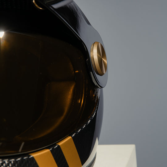 Close-up of the visor mechanism on the Hedon Psilo Explorer Helmet – Commander with the tinted visor closed