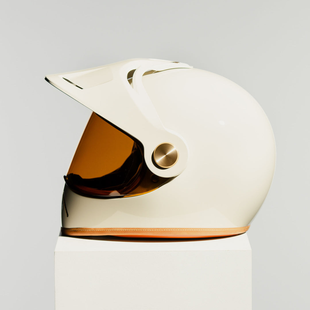Hedon Psilo Explorer Helmet – Ivory Nomad left side view with visor closed