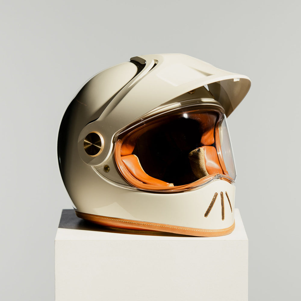 Hedon Psilo Explorer Helmet – Ivory Nomad right front three-quarter view
