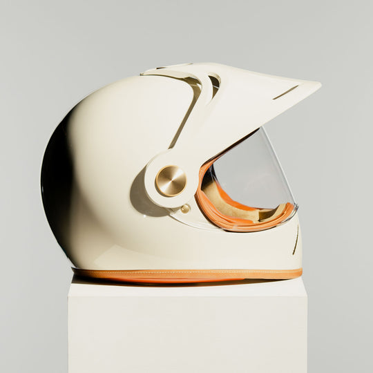 Hedon Psilo Explorer Helmet – Ivory Nomad right side view with clear visor