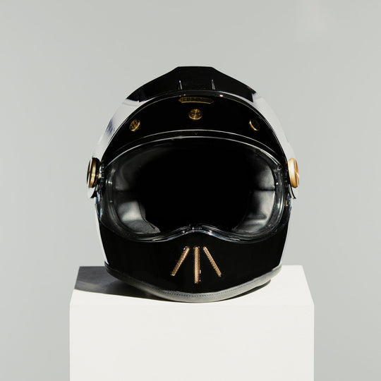 Front view of Hedon Psilo Explorer Helmet - Signature Black with clear visor down 