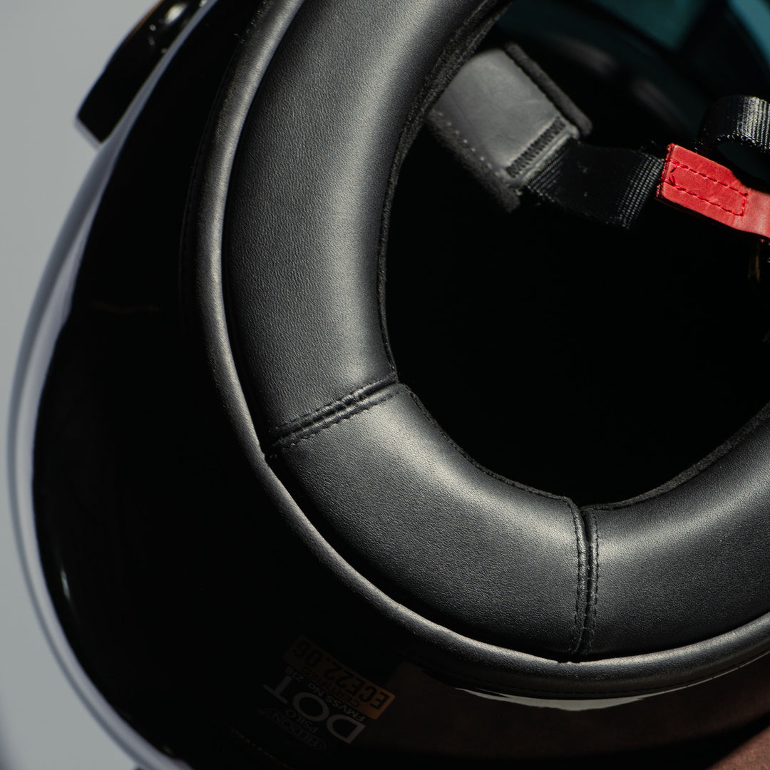 Close-up underside view of interior padding on Hedon Psilo Explorer Helmet - Signature Black 