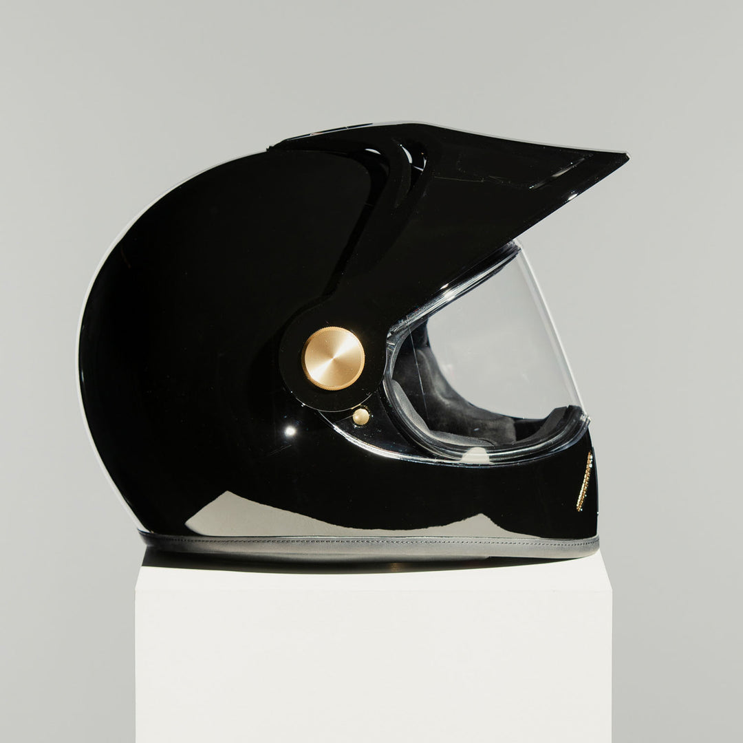 Right side view of Hedon Psilo Explorer Helmet - Signature Black with clear visor down