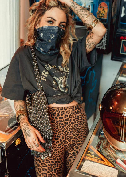 Woman wearing the Wildust Neck Tube Moonchild in dark grey — lifestyle photo