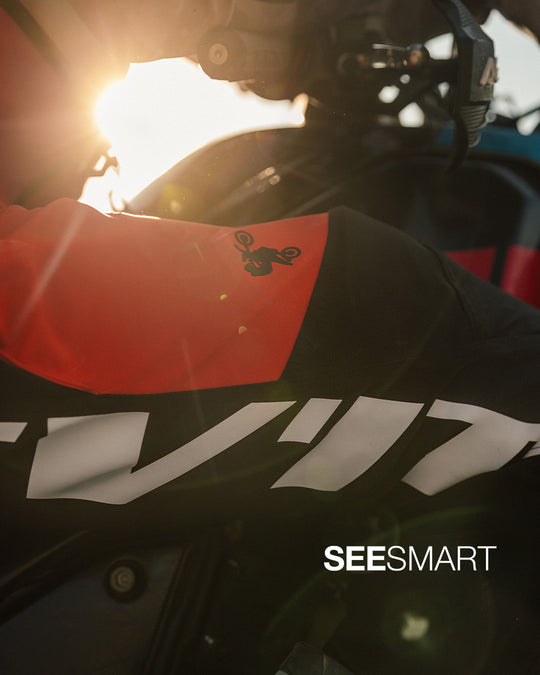 REV’IT! Lejano Motorcycle Trousers, close-up showing SEESMART protection.
