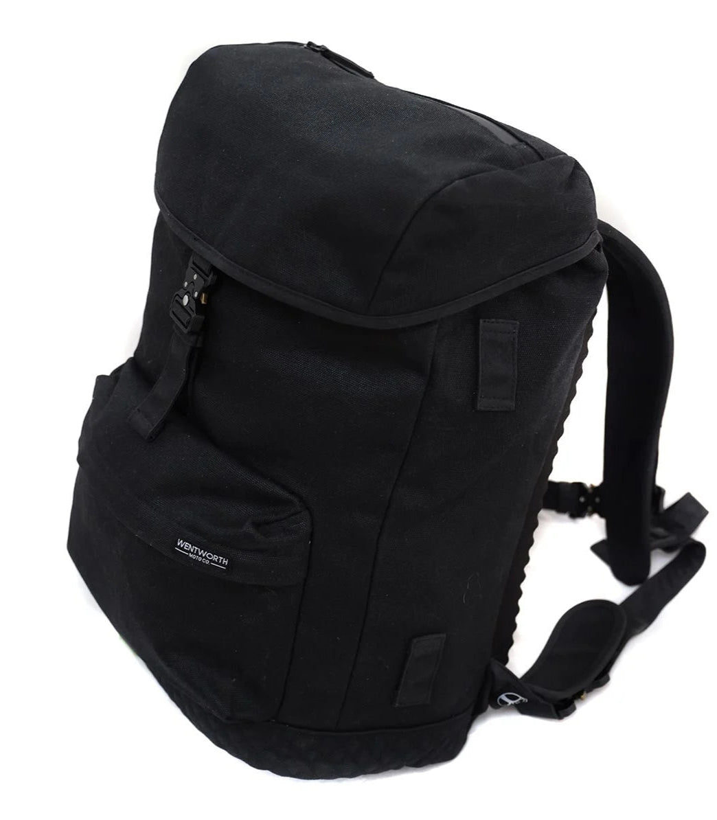sidekick backpack in black